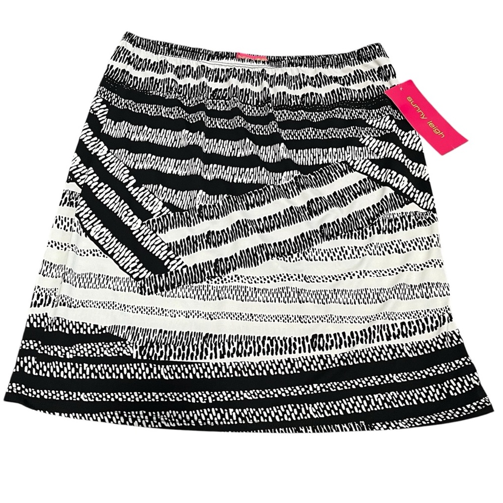NWT Sunny Leigh size large women’s mini skirt animal print